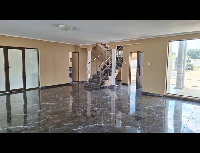 6 BEDROOM HOUSE FOR SALE IN RIVERSDALE